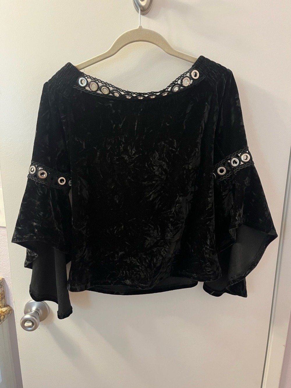 Lumie Small Black Velvet Bell-Sleeve Top with Eyelet Trim Like New•PTP 19-21